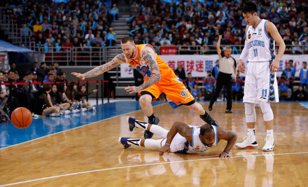 库里兄弟：NBA中的篮球世家与兄弟情谊