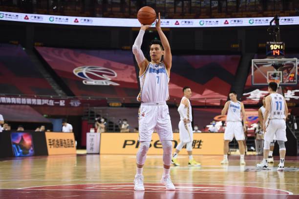 深度解析:NBA罚球规则是否允许球员使用打板技巧