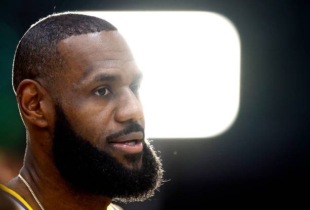 美如画的转身过人！NBA球星转身上篮精彩瞬间