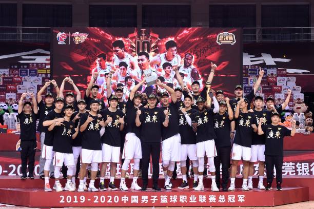 姚明的商业版图：从体育明星到投资人的转型之路