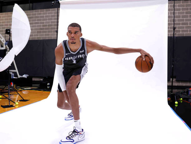 詹姆斯率队夺冠,湖人第17冠追平凯尔特人