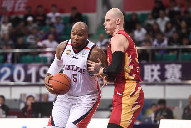 央视NBA精彩回放：库里三分绝杀，勇士逆转比赛