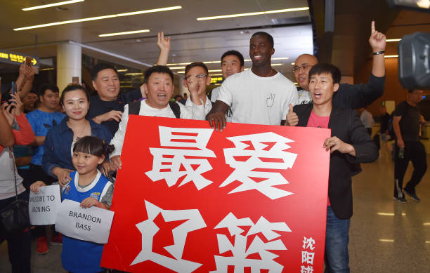 如何避免走步？三步上篮的正确顺序解析