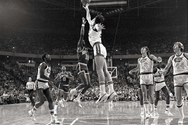 从常规赛到总决赛:NBA完整赛季回放合集