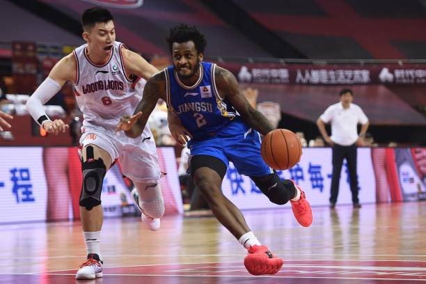 新疆男篮vs山东男篮:精彩对决,直播时间与看点解析