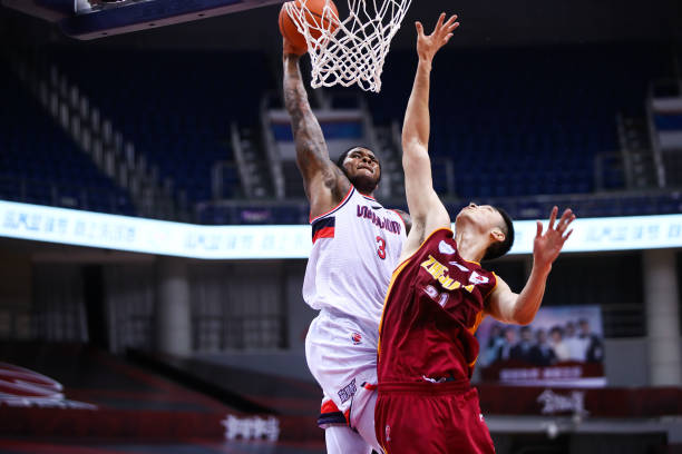 禁区之王:从无名小卒到NBA最霸道中锋