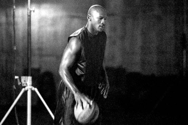 如何正确测量篮板篮筐高度?实用技巧与工具推荐