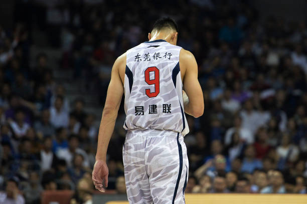 篮球上篮动作大盘点：常见的几种上篮方式及运用场景