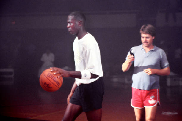 NBA总冠军奖杯是否归球队所有？详细解析奖杯归属规则