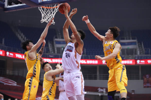 别再被吹走步！二次运球规则详细讲解