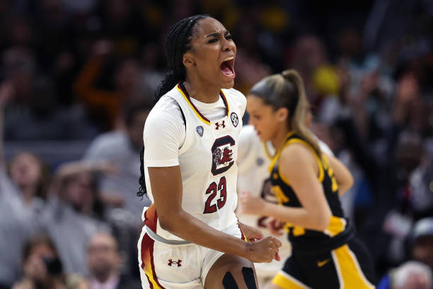 篮球总决赛直播:巨星云集,精彩瞬间不容错过!