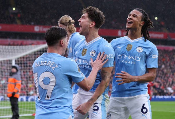 劳拉比基尼美照刷屏 贝林厄姆女友成时尚焦点