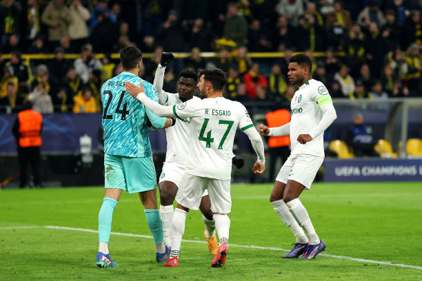 从多特到拜仁：莱万辉煌生涯纪念海报特辑