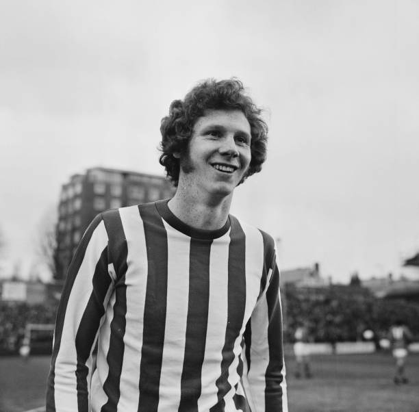 足球裁判的身材比例研究:以马宁为例