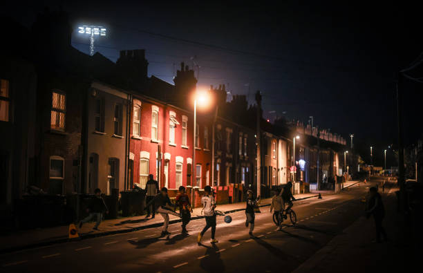 间接任意球快发:如何利用对手防守松懈的瞬间