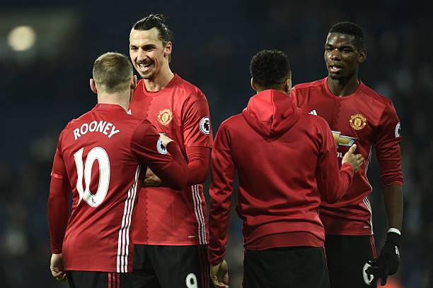 为什么足球裁判用红牌罚球员出场?它的由来和作用