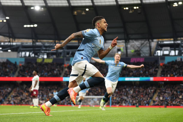 从青涩到成熟：贝克汉姆各时期进球照片对比