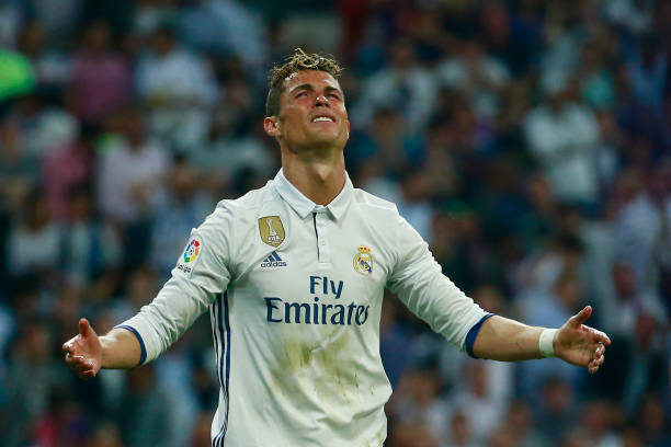 C罗FIFA能力值下滑分析:年龄如何影响游戏评分?