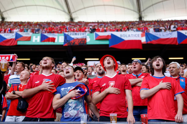 球迷热议：欧冠和欧洲冠军杯，你更爱哪个？