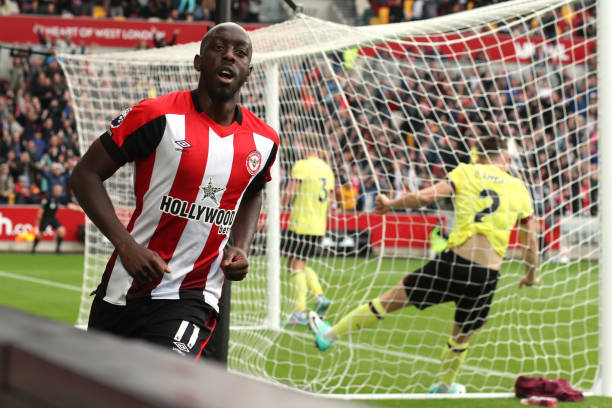 欧冠决赛精彩瞬间回放：进球、扑救、争议判罚全收录