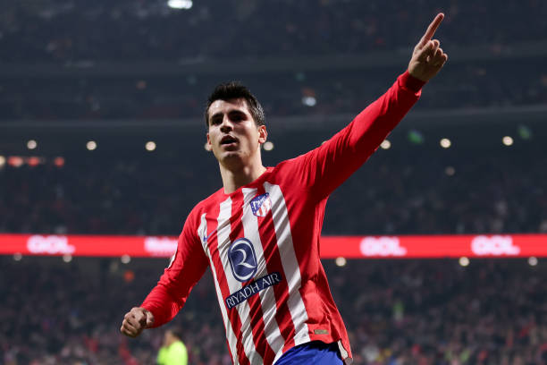 不可思议！十大守门员用扑救技能化解球场火灾危机