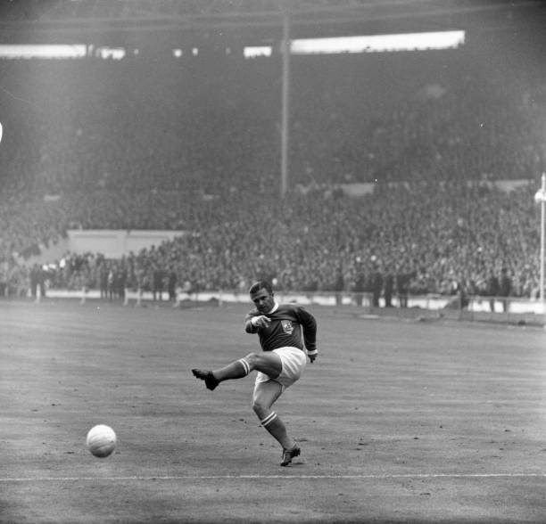 角球何时成为足球比赛的标准规则?