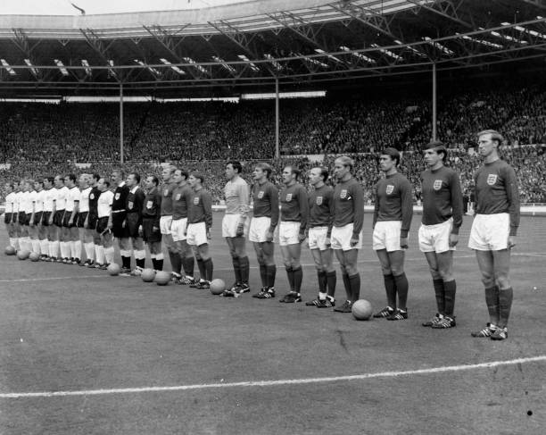 足球场配套设施费用：更衣室、照明和看台要花多少？