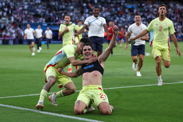 实况足球挑球过人实战教学:轻松晃倒对手