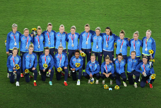 足球智慧：反越位单刀破门中的时机把握艺术