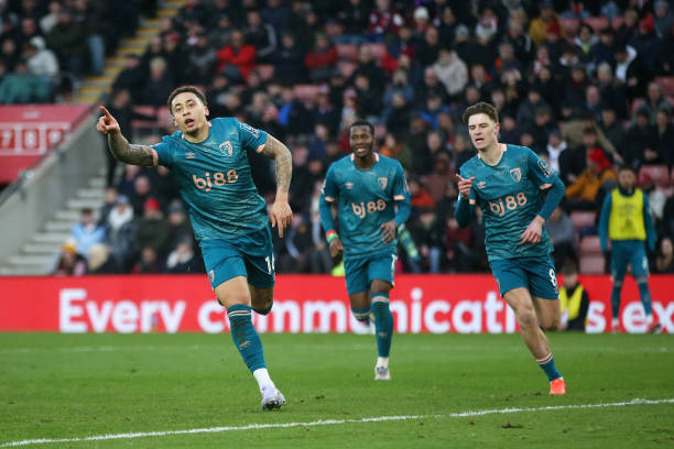 （聚焦洲际大赛，设定“夺冠”的目标和悬念）