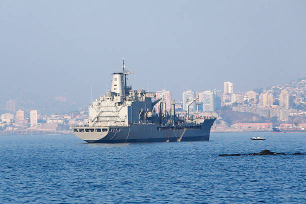 颁奖礼上的经典瞬间：梅西领奖，姆巴佩主动上前合影