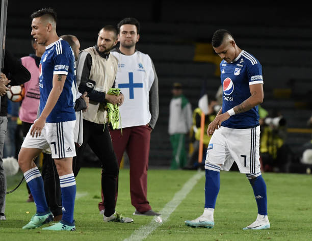 足球比赛中的心理博弈:看懂教练与球员的策略