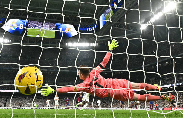从克鲁伊夫到世界杯：罗马里奥巅峰进球时刻