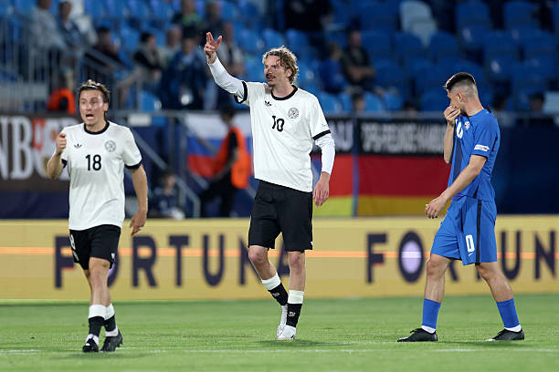 球队实力对比:如何评估比赛胜负的关键指标