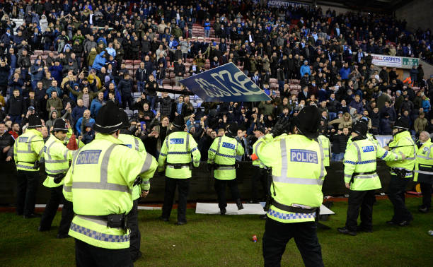 28足球赛球迷狂欢:激情助威点燃赛场