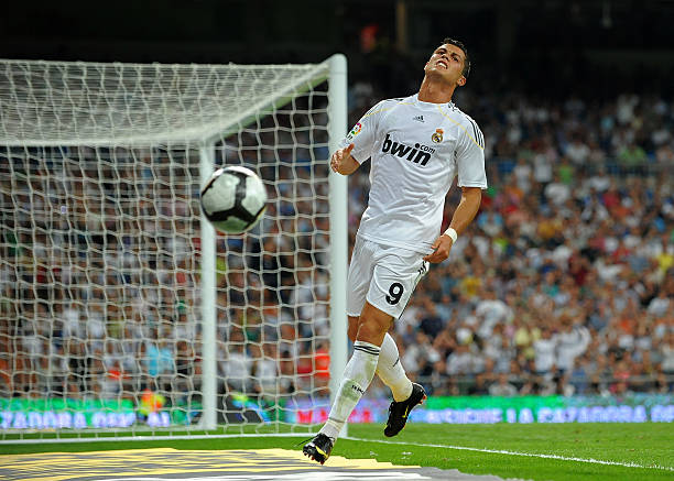 不容忽视的细节：球门、角旗区与替补席技术区域的画法与标注