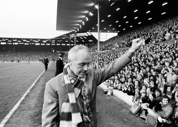 欧冠赛程指南:小组赛、淘汰赛及决赛时间汇总