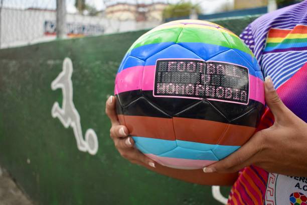 如何用键盘在实况足球8中完美挑射？手把手教学