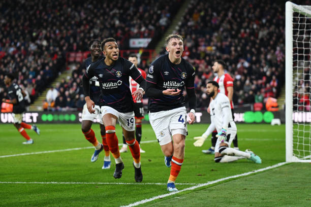 C罗点球心理战：如何保持高压下的冷静与精准？