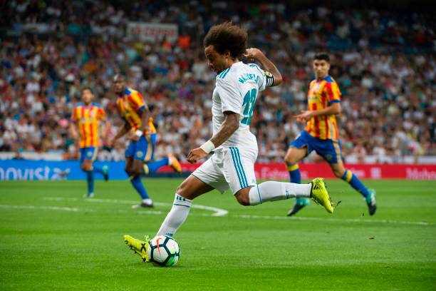 点球心理战：守门员与罚球手的博弈策略