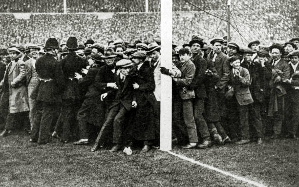 掌握防守设置：PS5实况足球高级防守教程