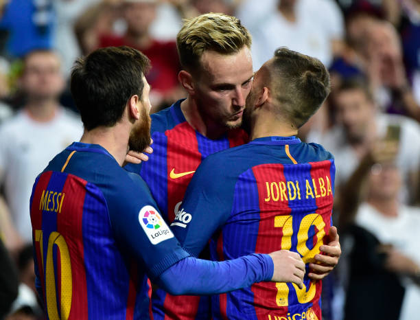 欧冠F组首轮总结:小组出线形势初现端倪