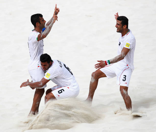 从互动内容分析:C罗微博是否由本人亲自回复?