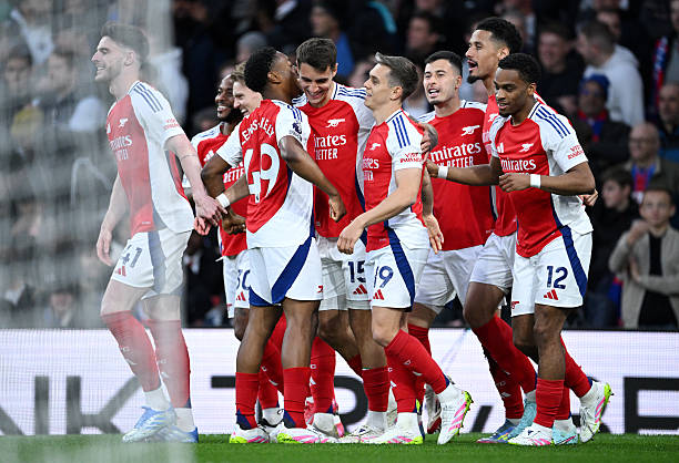 争议时刻慢镜回放：拜仁禁区手球裁判未判点球