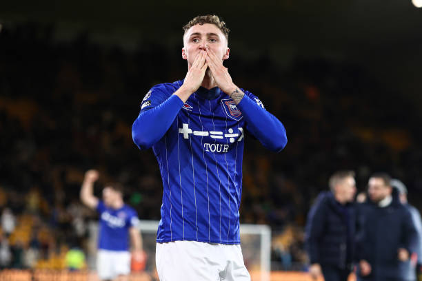 如何在实况足球排位中快速提升段位？这些技巧必看！