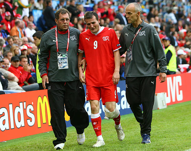 从规则到实战：点球、任意球和定位球的战术运用差异