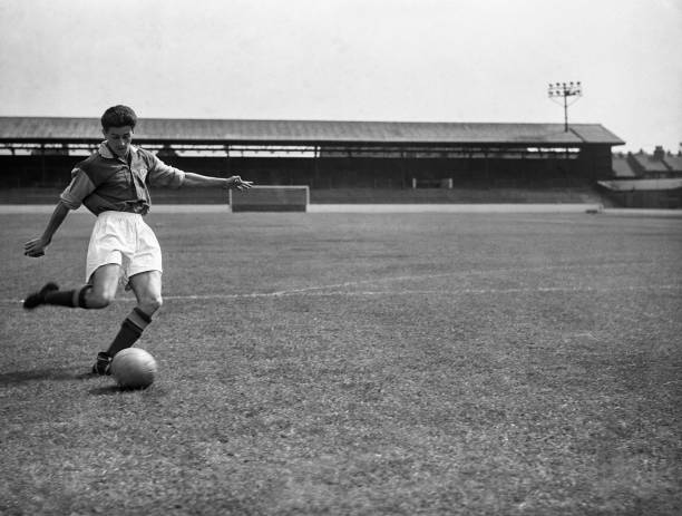 飞身凌空：C罗倒挂金钩进球精彩瞬间