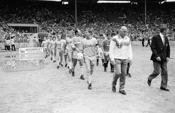 拉菲尼亚转会进展:利兹联设定最后期限,买家需尽快决定