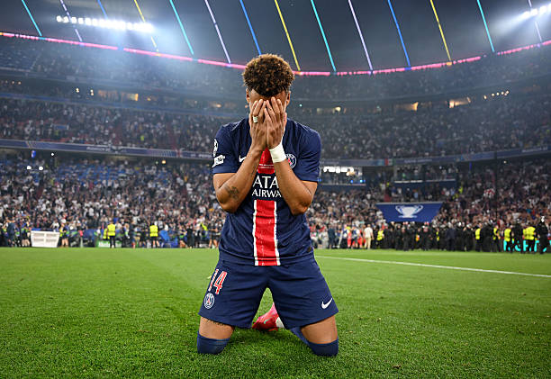 蓝黑军团登顶欧洲：0910赛季国米欧冠经典战役