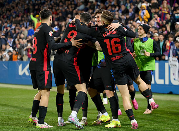 为什么普斯卡什的10号球衣如此特别？